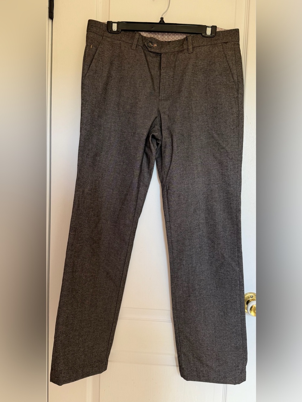 Le Château Slim Leg Pants Men’s Casual Pants Like New Deal of the Day
